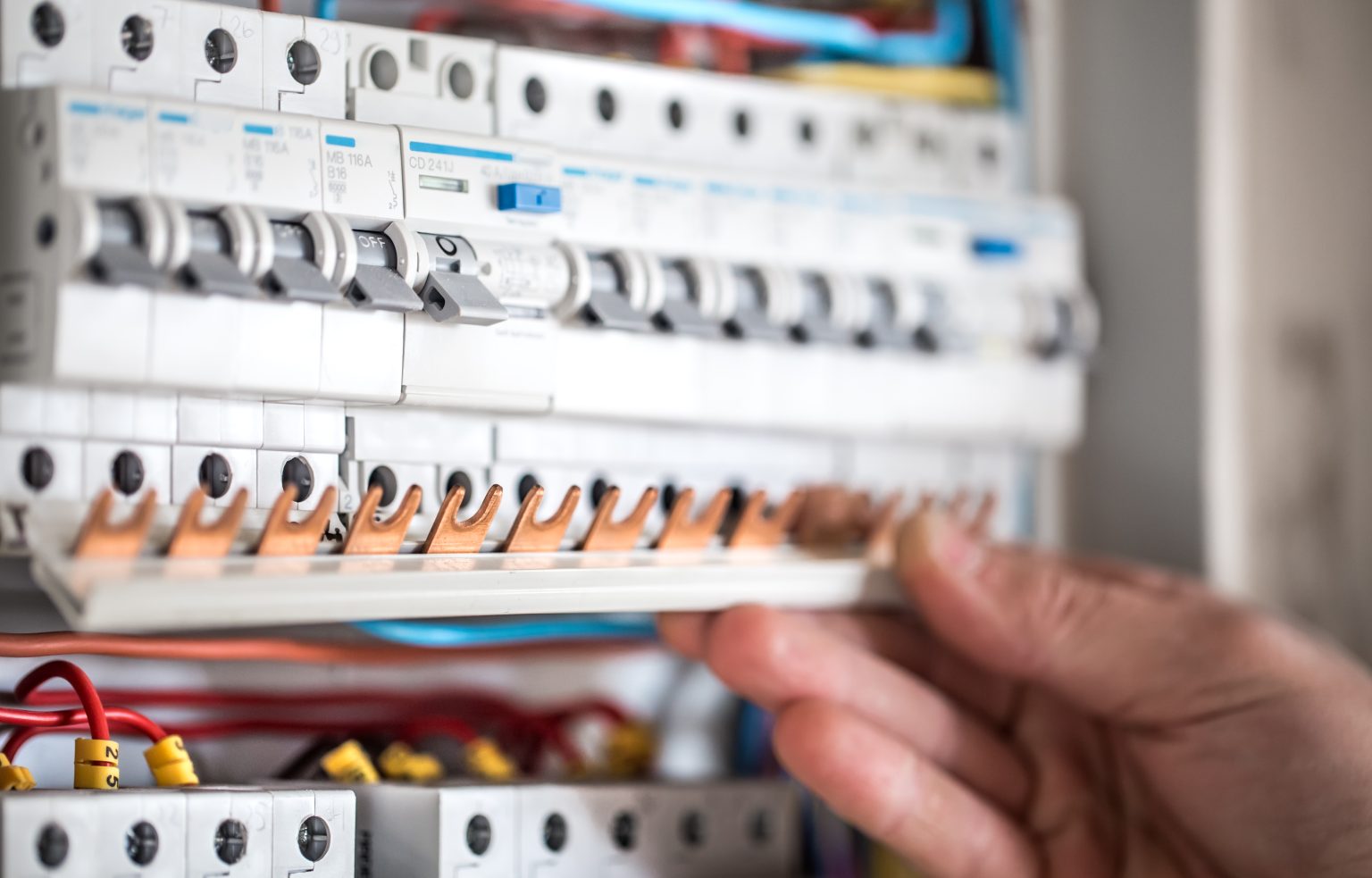 Famival 4, Instalaciones eléctricas en Valencia, electricistas en Valencia
